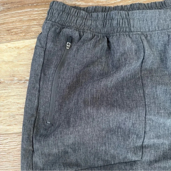 R.O.W Right of Way Men's Gray Athletic Zippered Pocket Shorts Size XXL GUC - Picture 3 of 9